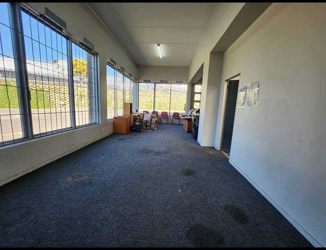 580M² WAREHOUSE TO LET IN HALFWAY GARDENS